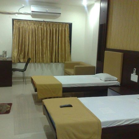 Hotel Sangram Palace Shirur Extérieur photo