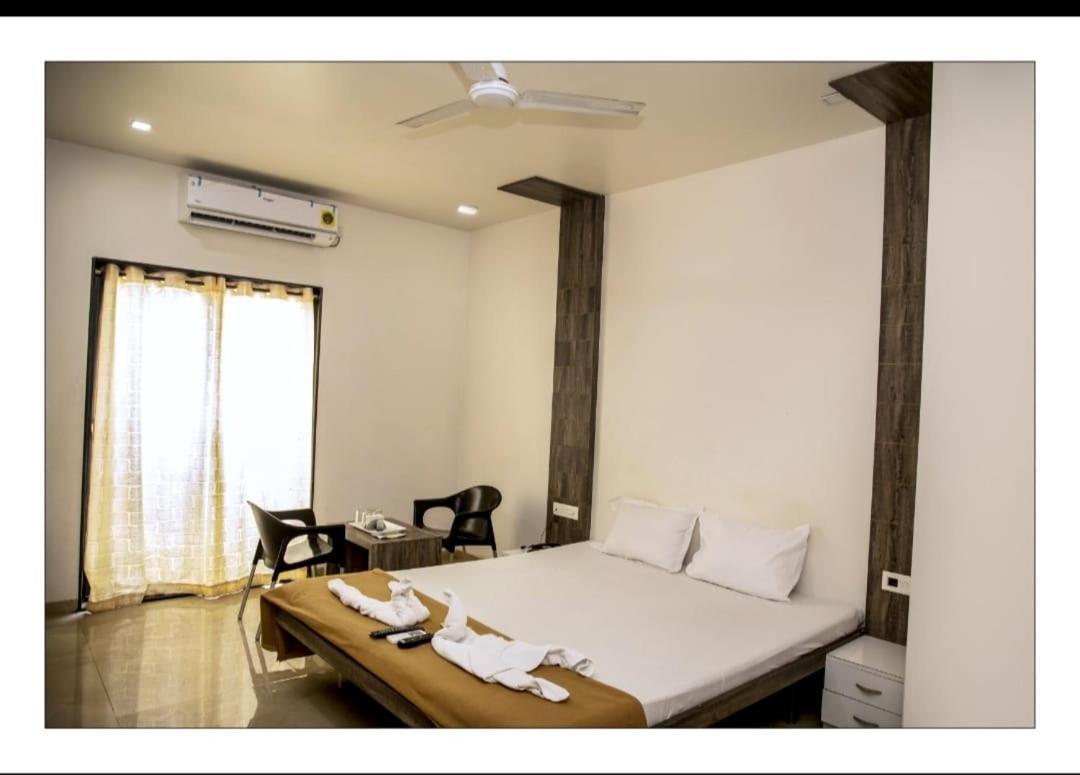 Hotel Sangram Palace Shirur Extérieur photo
