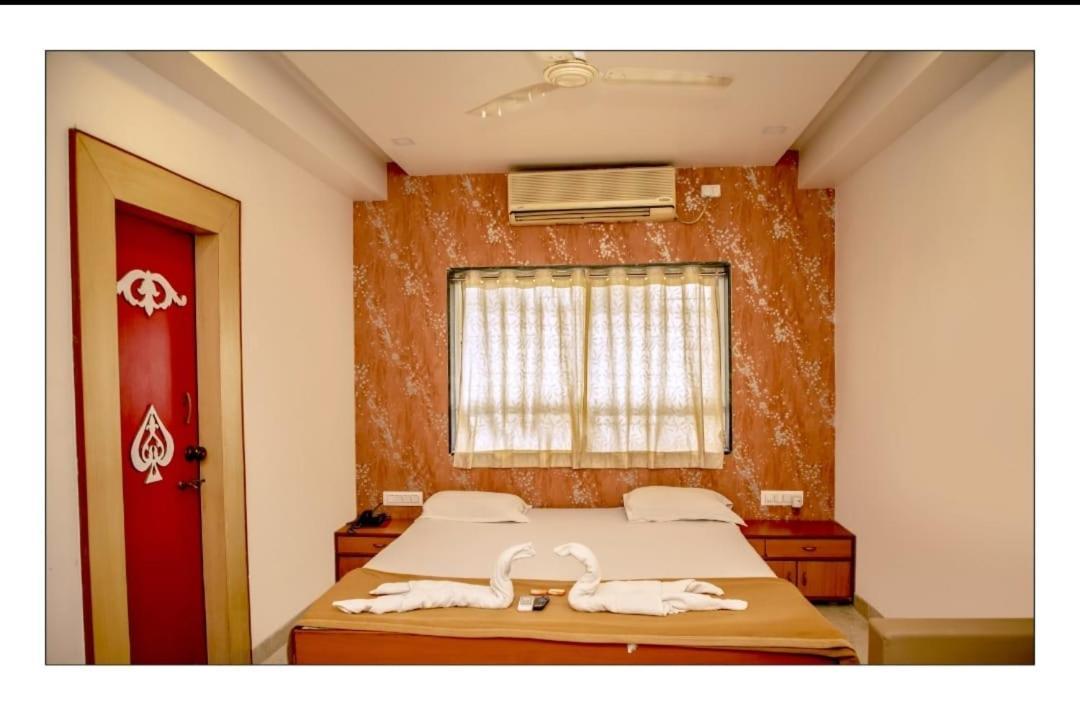 Hotel Sangram Palace Shirur Extérieur photo