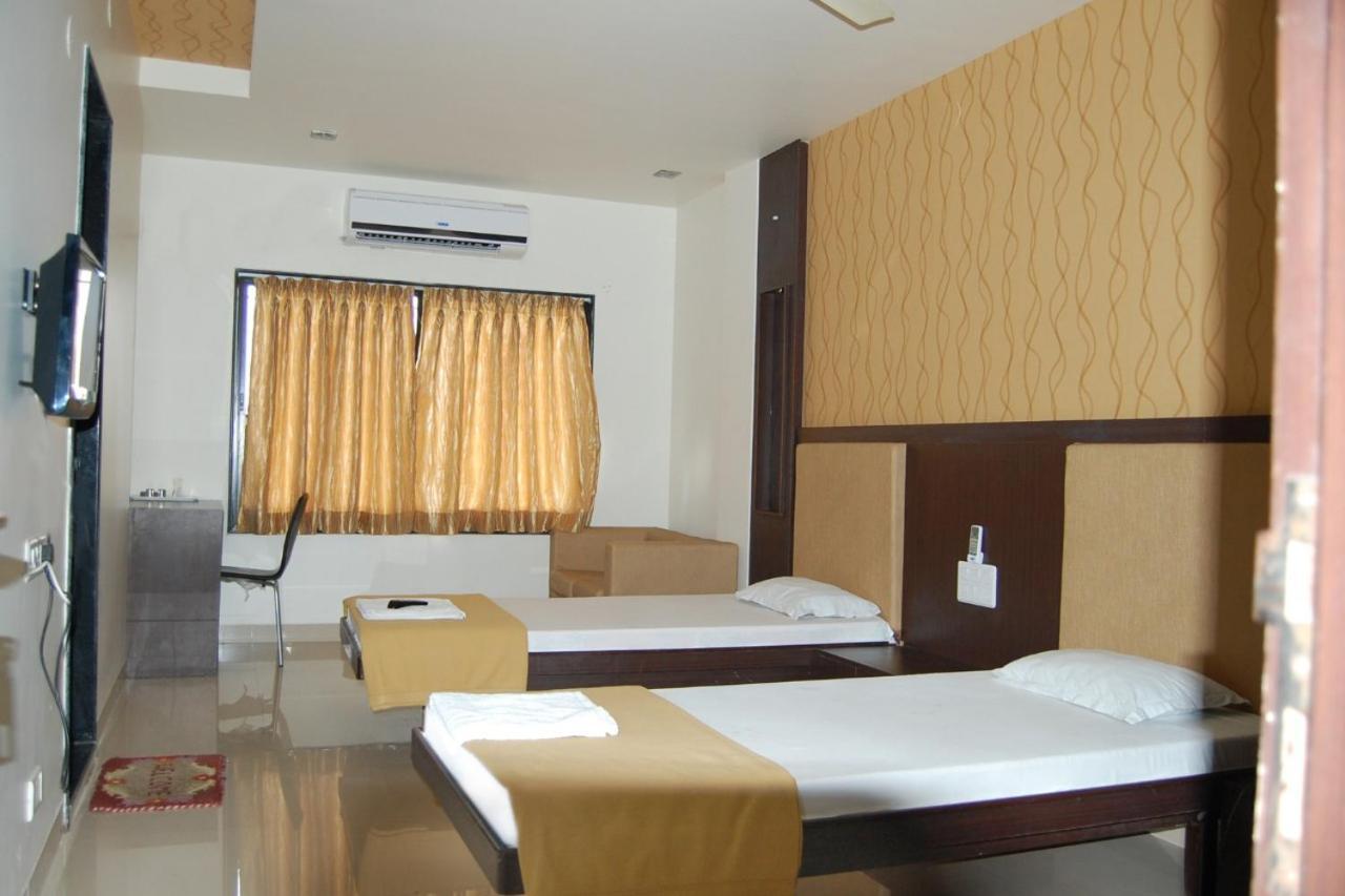 Hotel Sangram Palace Shirur Extérieur photo