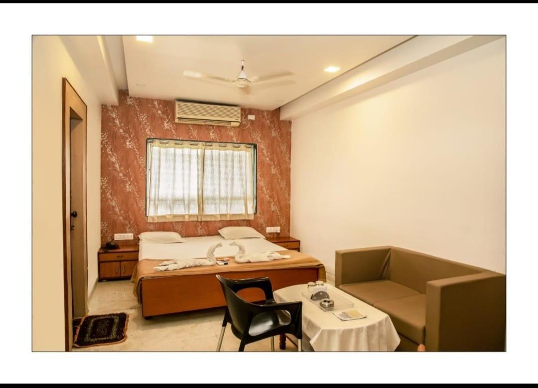 Hotel Sangram Palace Shirur Extérieur photo