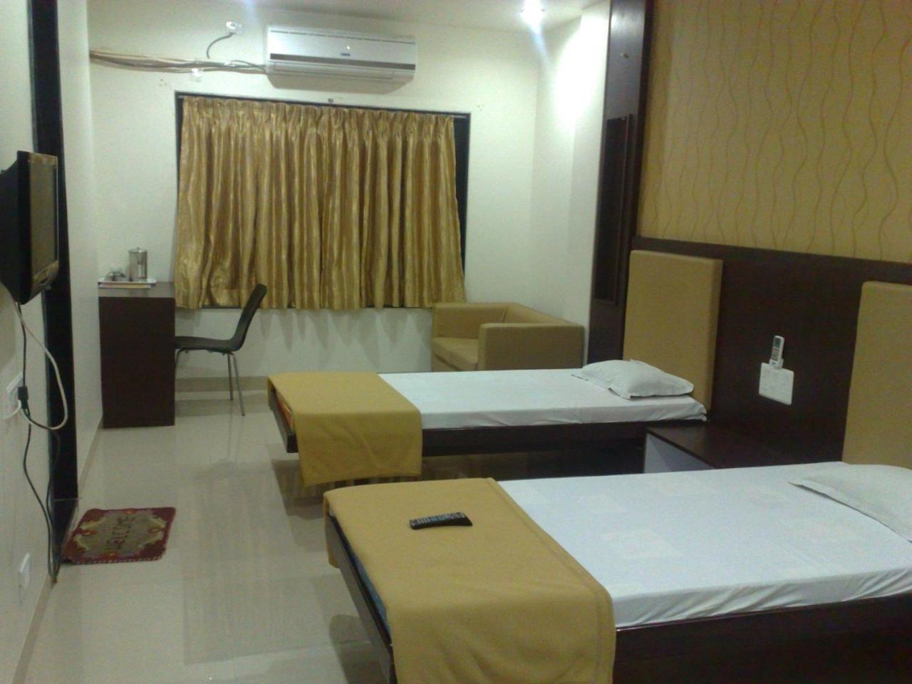 Hotel Sangram Palace Shirur Extérieur photo